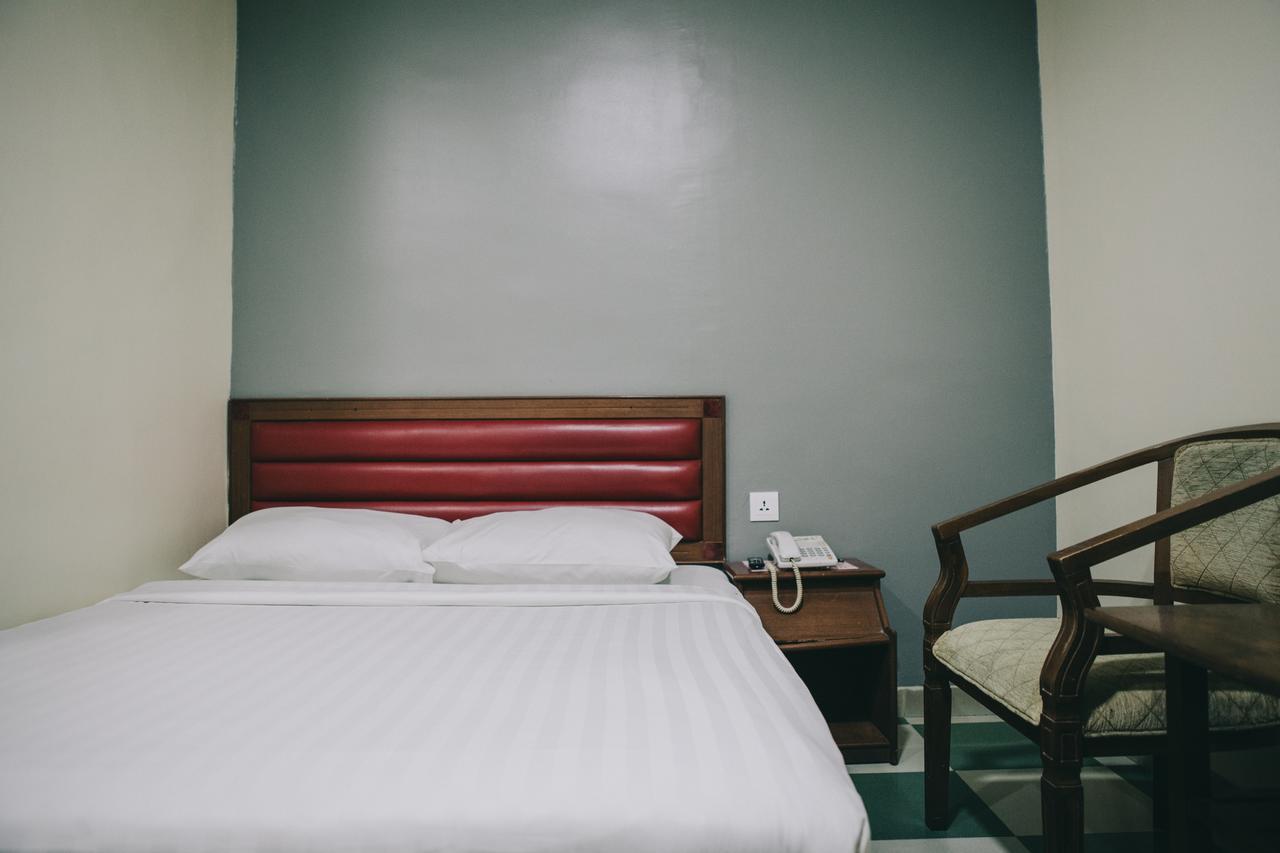 Hotel Gloris Batam Екстер'єр фото