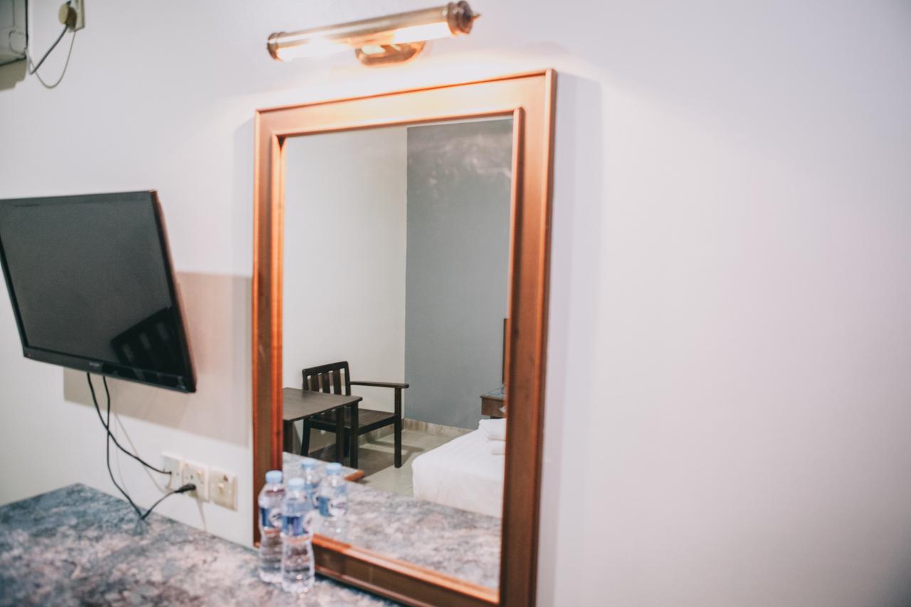 Hotel Gloris Batam Екстер'єр фото