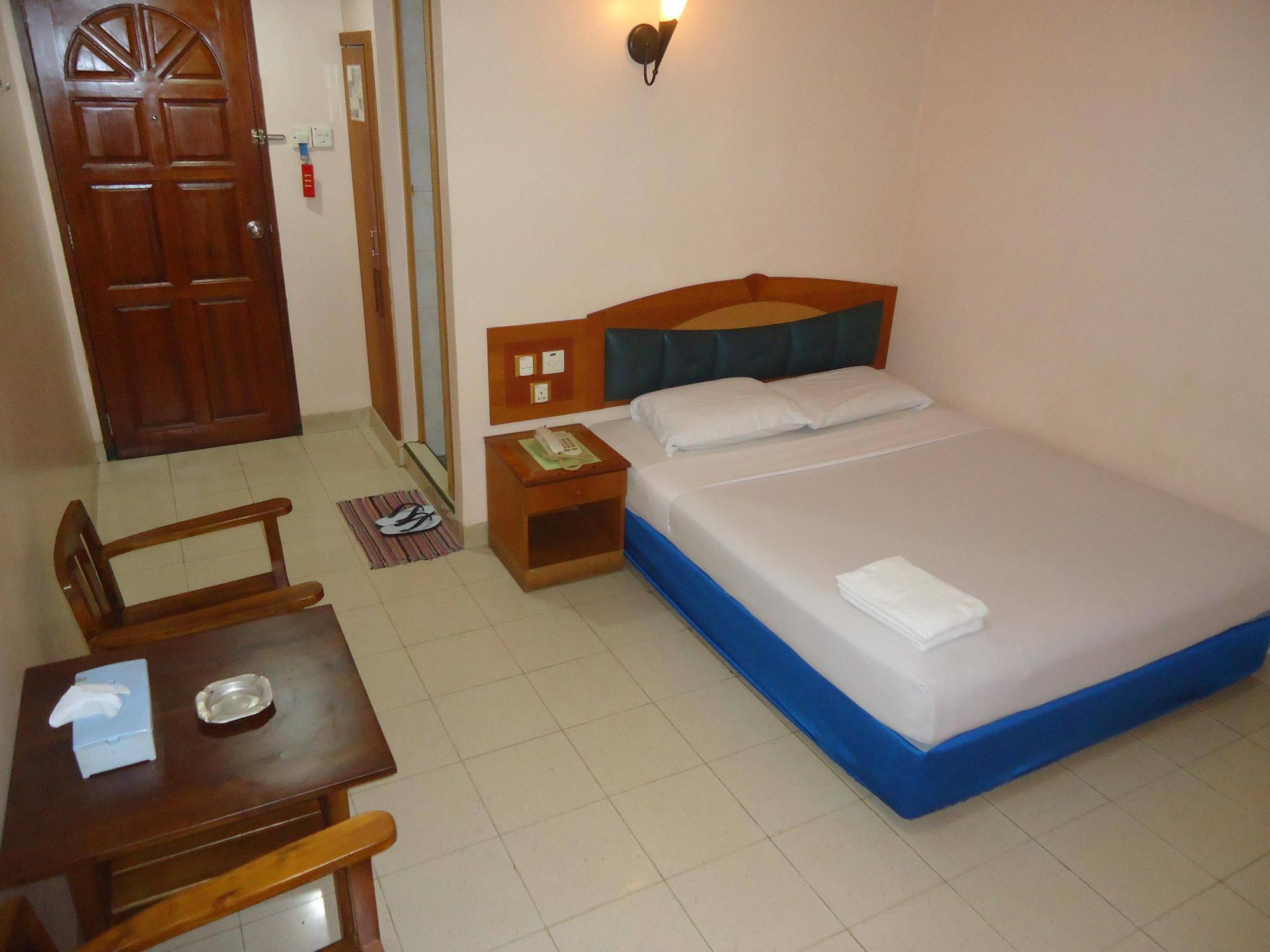 Hotel Gloris Batam Екстер'єр фото